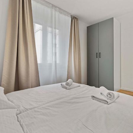 2 Bedroom Apt Steps To Nivy Station Bratislava Buitenkant foto
