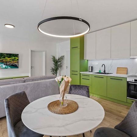 2 Bedroom Apt Steps To Nivy Station Bratislava Buitenkant foto