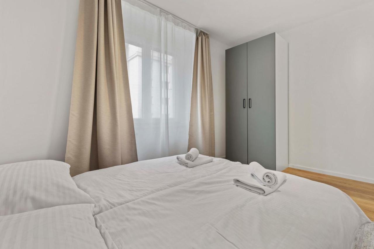 2 Bedroom Apt Steps To Nivy Station Bratislava Buitenkant foto