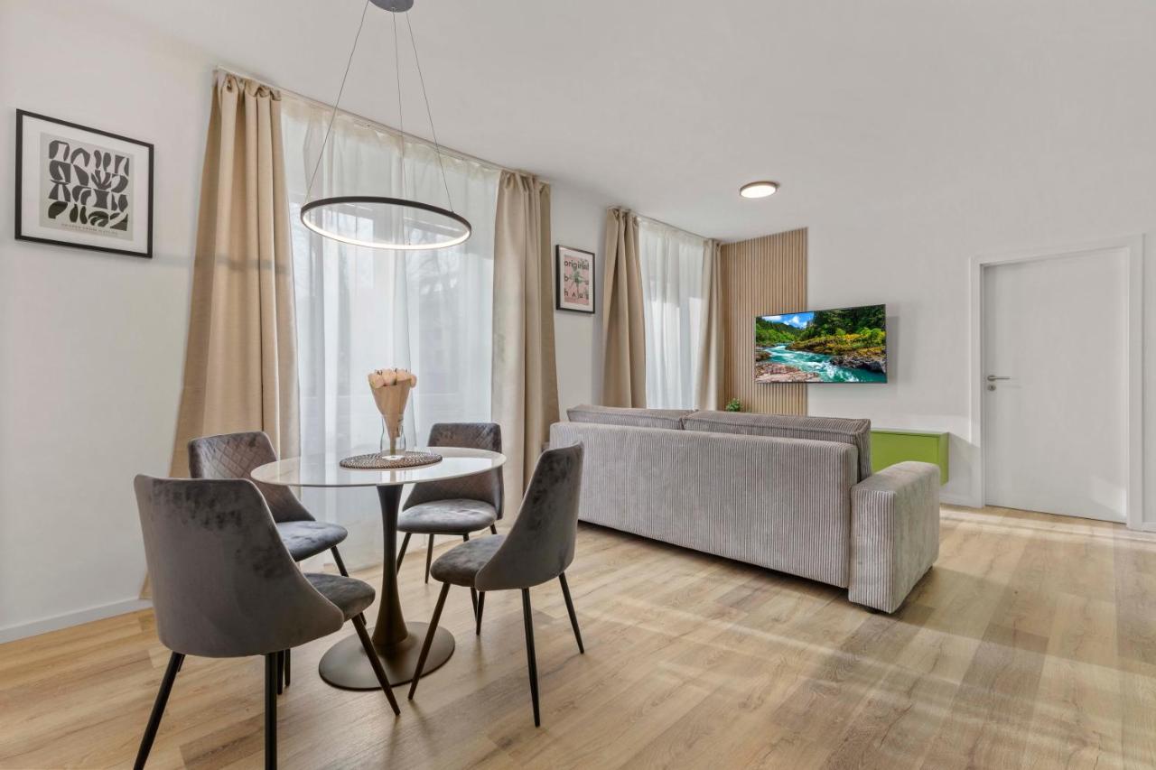 2 Bedroom Apt Steps To Nivy Station Bratislava Buitenkant foto
