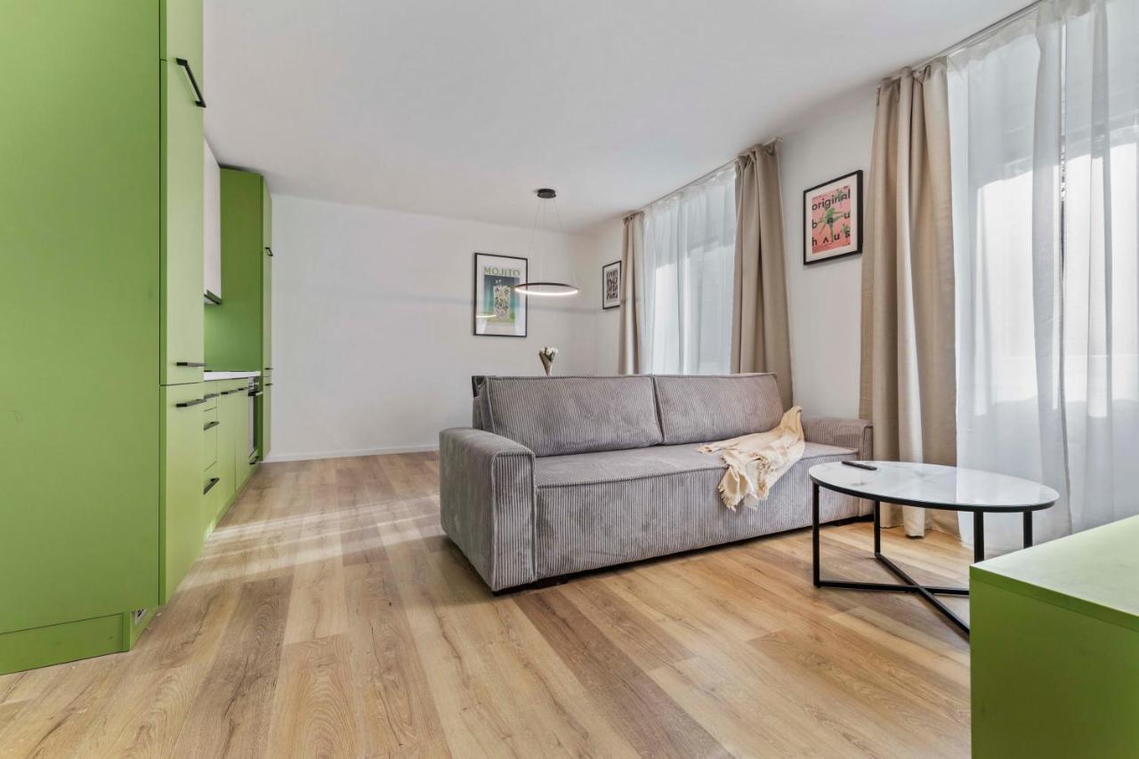 2 Bedroom Apt Steps To Nivy Station Bratislava Buitenkant foto