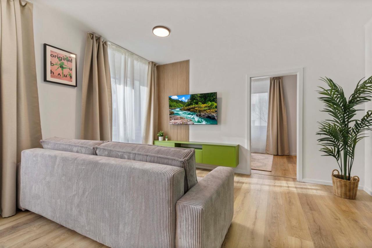 2 Bedroom Apt Steps To Nivy Station Bratislava Buitenkant foto