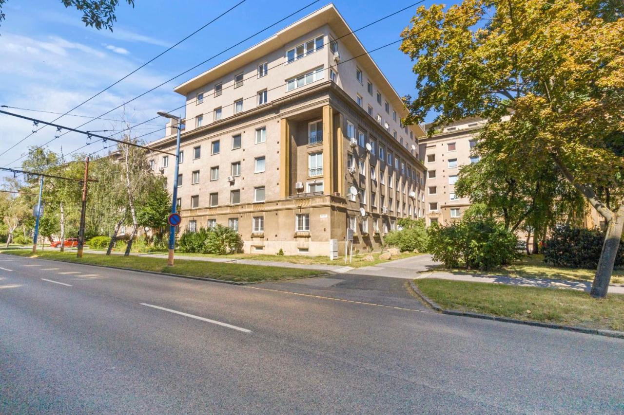 2 Bedroom Apt Steps To Nivy Station Bratislava Buitenkant foto