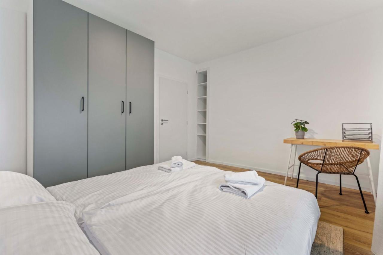 2 Bedroom Apt Steps To Nivy Station Bratislava Buitenkant foto