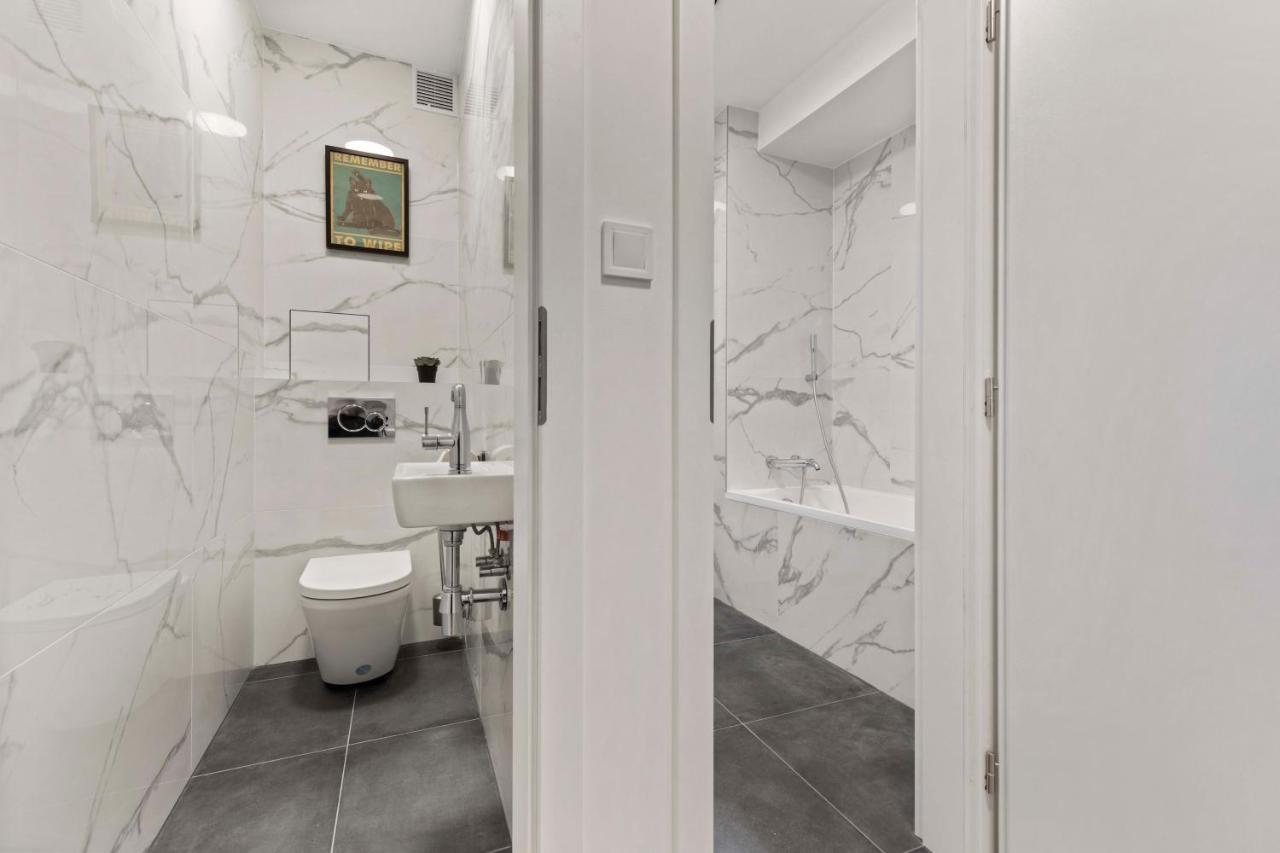 2 Bedroom Apt Steps To Nivy Station Bratislava Buitenkant foto